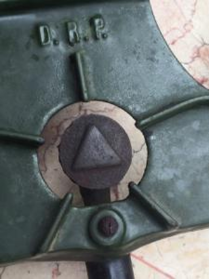 1920 JUNKER & RUH YEŞİL EMAYE DEMİR DÖKÜM 3 GÖZ GAZLI MUTAK OCAK NO: 637 D.R.P KOLEKSİYONLUK