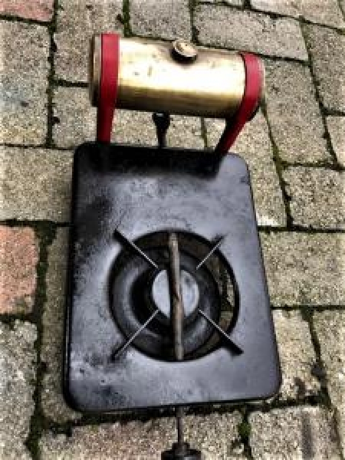 1950 ALMAN MEVA PRAGUS 777/2 CLASSİC CAMP OİL GAZ OCAGI METAL GÖVDE SARI PİRİNC DEPO İSPİRTO OCAGI SORUNSUZ EKSİKSİZ KOLEKSİYON PARCASI