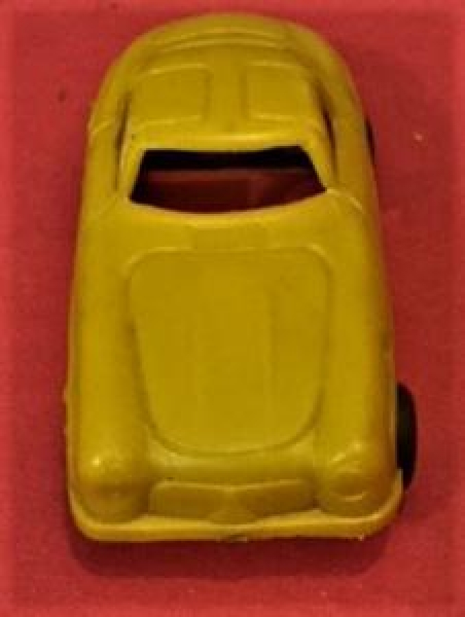ALMAN UFAK SARI PLASTİK OYUNCAK ARABA 300 SL MERCEDES