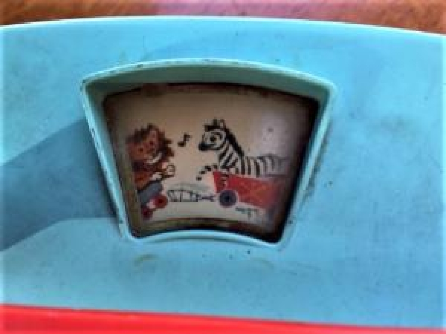 FİSHER PRICE TOYS PEEK A BOO SCREEN MÜZİKLİ HAREKETLİ KURMALI TOMİ TOYS TELEVİZYON UYKU OYUNCAK 