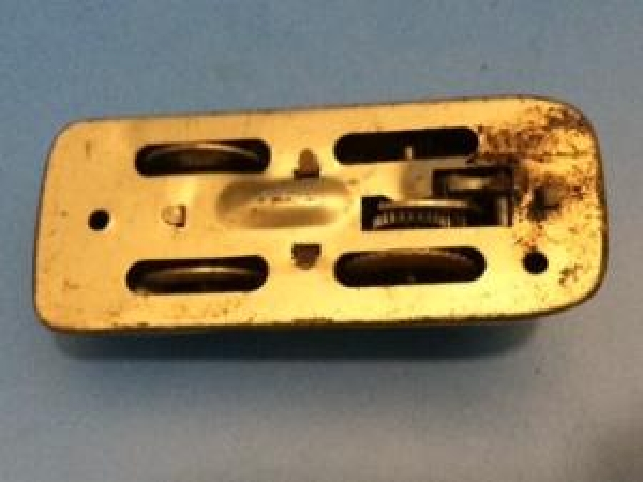 RAYDA GİDEN KURMALI TENEKE AMERİKAN OYUNCAK OTO