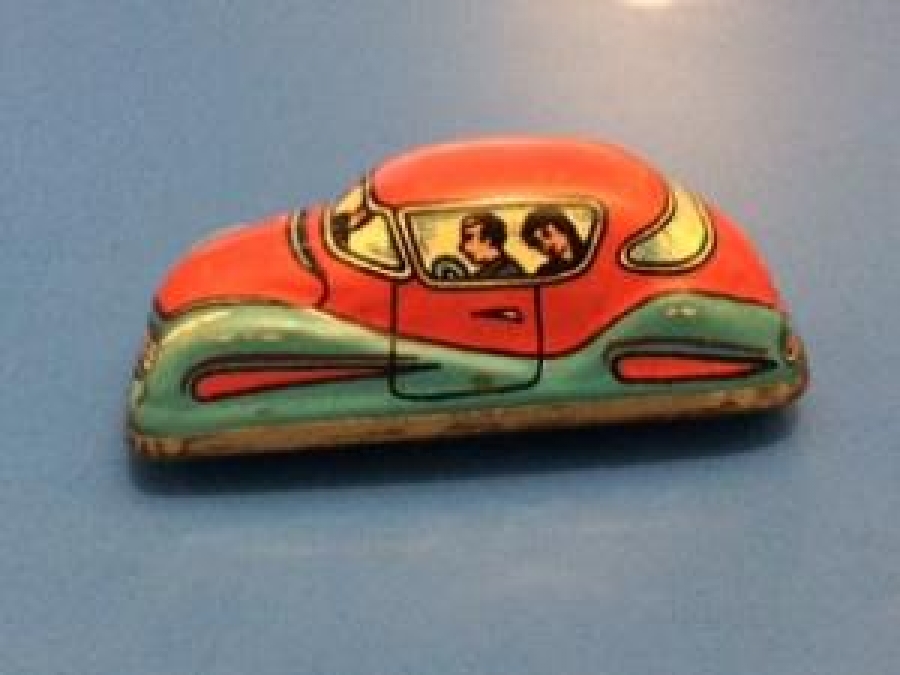 RAYDA GİDEN KURMALI TENEKE AMERİKAN OYUNCAK OTO