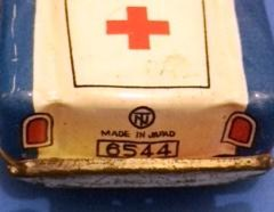 TENEKE AMBULANS OYUNCAK OTOMOBİL ALMAN MALI