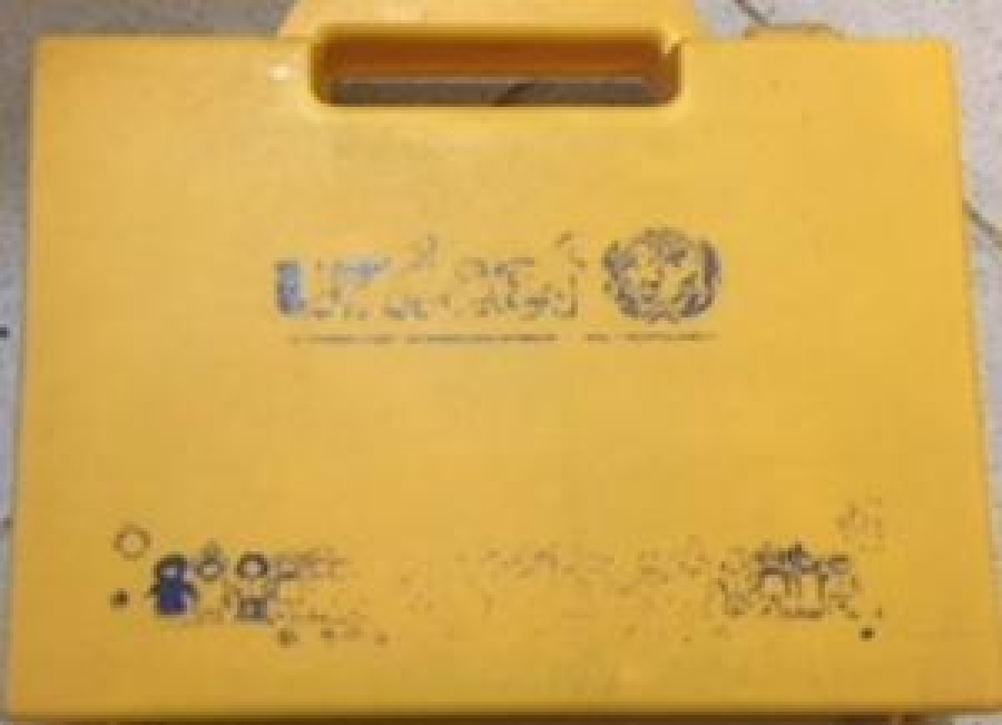 UNİCEF TARAFINDAN TASARLANIP DUNYA COCUKLARINA VERİLMİŞ SARI PLASTİK KUTUSUNDA EKSİKSİZ LOGO 6 ÇEŞİT FARKLI RESİMLİ ZEKA OYUNU OYUNCAK 