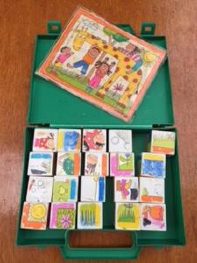 UNİCEF TARAFINDAN TASARLANIP DUNYA COCUKLARINA VERİLMİŞ YEŞİL PLASTİK KUTUSUNDA EKSİKSİZ LOGO 6 ÇEŞİT FARKLI RESİMLİ ZEKA OYUNU OYUNCAK 