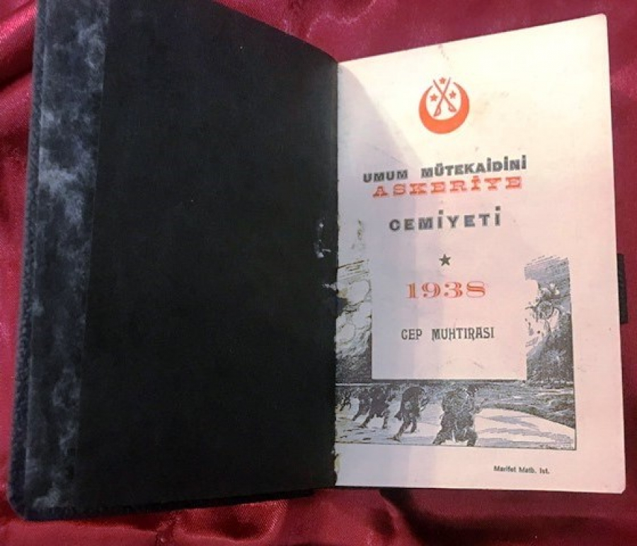 UMUM MUTEKAİDİNİ ASKERİYE CEMİYETİ 1938 CEP MUHTURASI ATATÜRK  ÜZERİ METAL ETİKETLİ  CEP NOT DEFTERİ