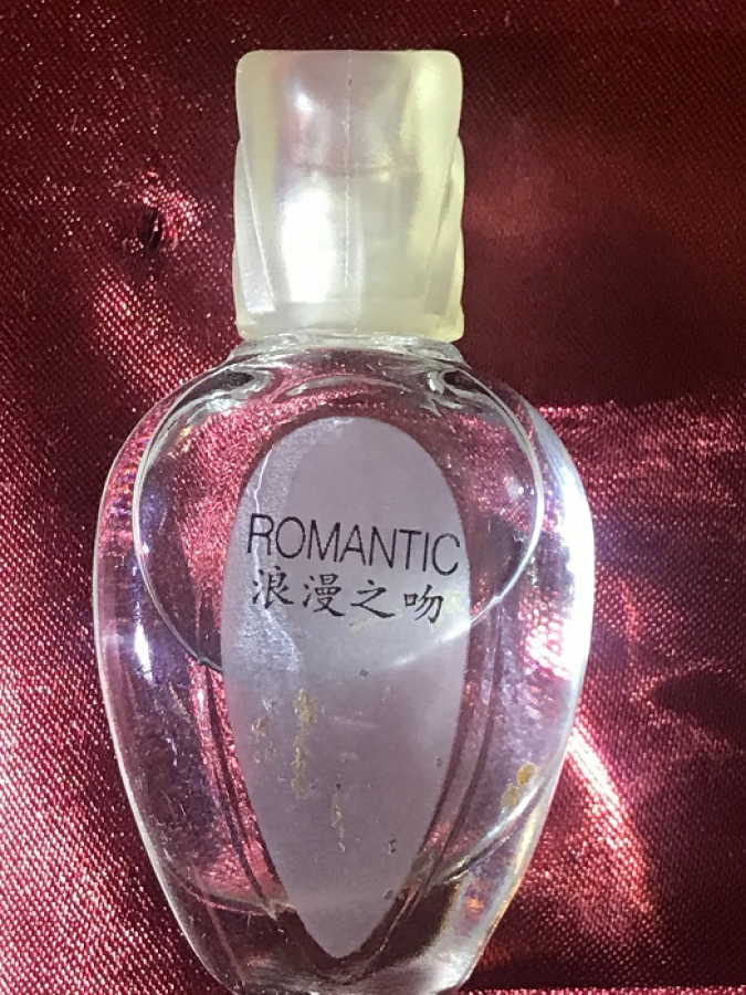 3 ADET UFAK  BOYDA DEGİŞİK KOLONYA PARFUM KAPAKLI CAM ŞİŞESİ