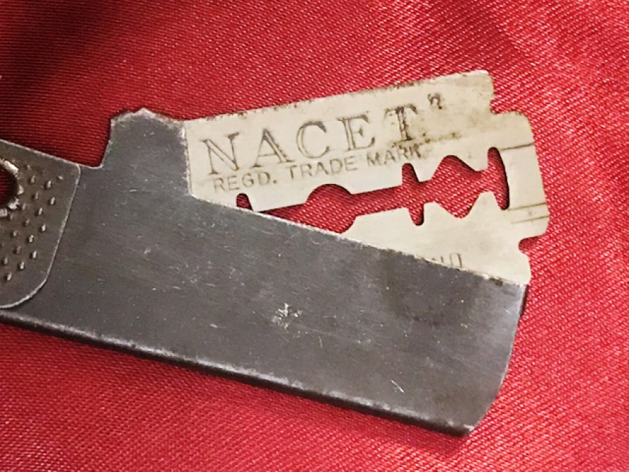 CEP USTURASI KATLANAN JİLET TAKILAN PASLANMAZ METALDEN