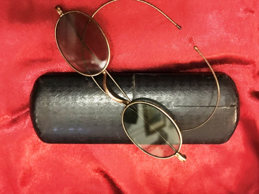 OSMANLI ORJİNAL TUCCAR GOZ DİNLENDİRİCİ GOZLUGU KENDİ KUTUSUNDA ALTIN KAPLAMA TEL GÖZLÜK