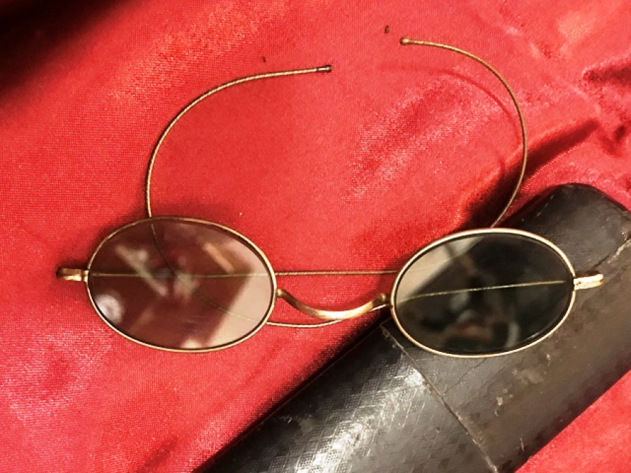 OSMANLI ORJİNAL TUCCAR GOZ DİNLENDİRİCİ GOZLUGU KENDİ KUTUSUNDA ALTIN KAPLAMA TEL GÖZLÜK