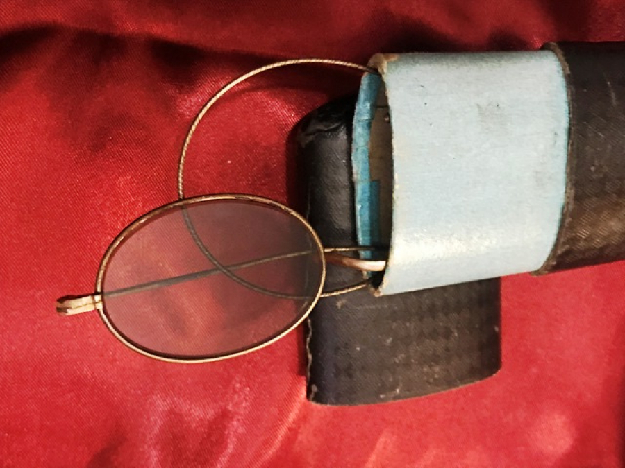 OSMANLI ORJİNAL TUCCAR GOZ DİNLENDİRİCİ GOZLUGU KENDİ KUTUSUNDA ALTIN KAPLAMA TEL GÖZLÜK