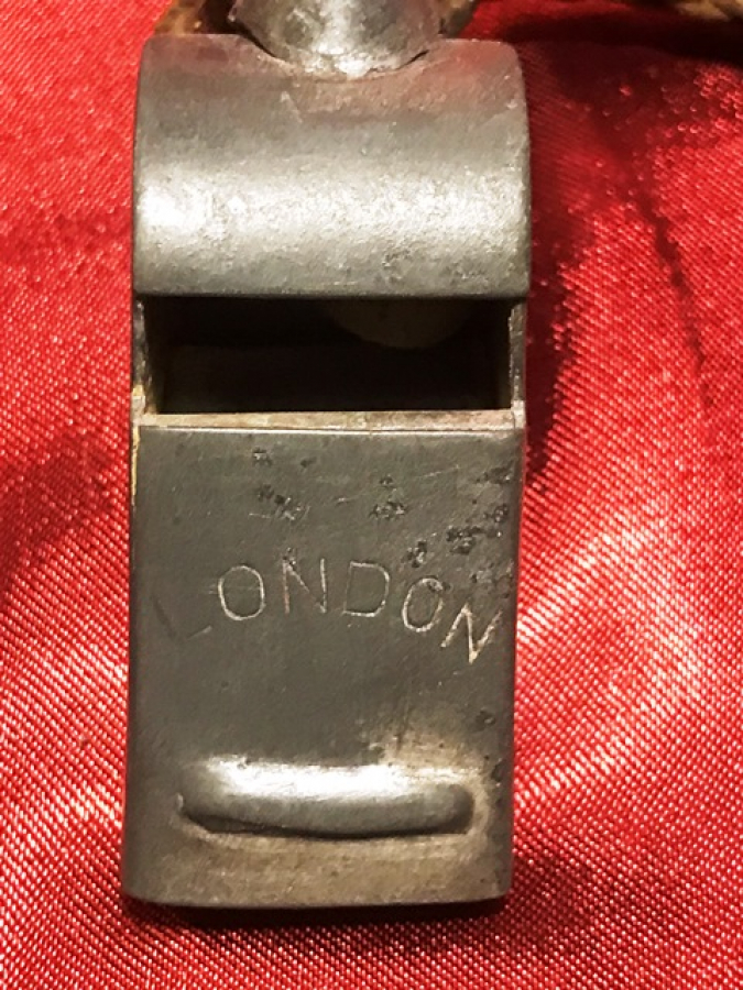 LONDON ALPAKA MANTARLI POLİS DÜDÜGÜ 