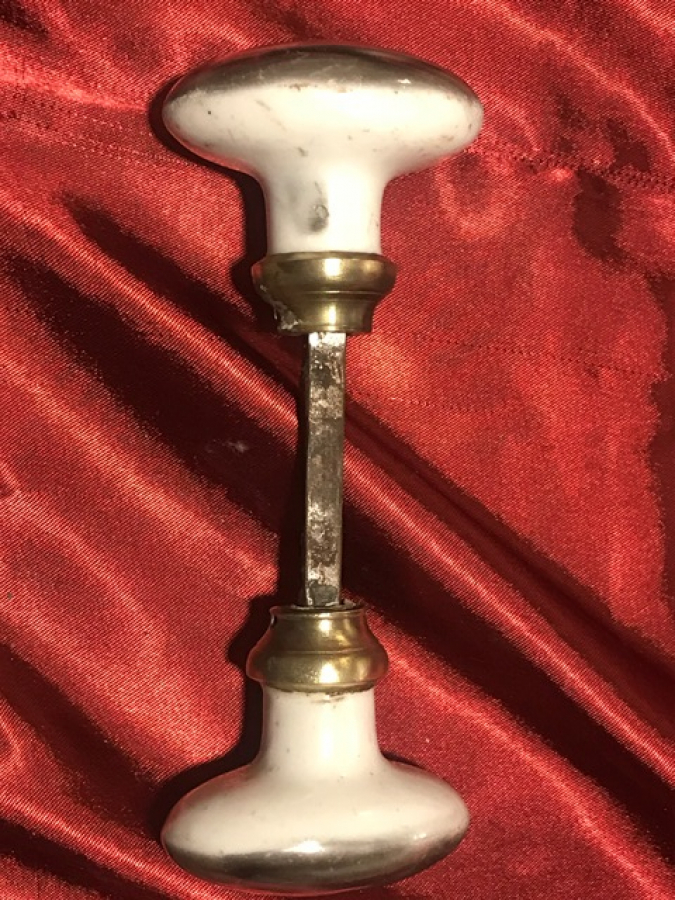 OSMANLI BEYAZ PORSELEN KARŞILIKLI TAKIM  KAPI TOKMAGI