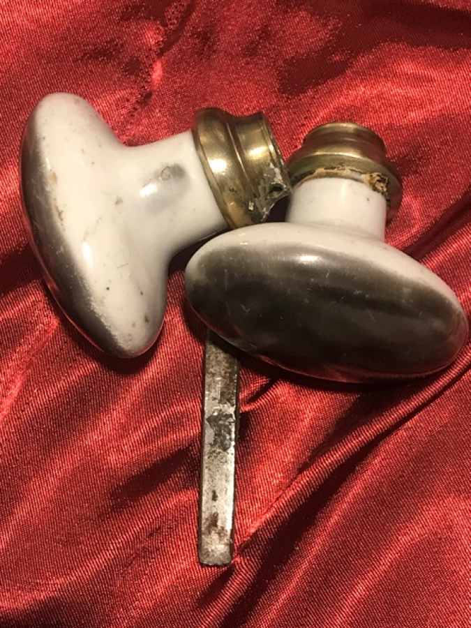 OSMANLI BEYAZ PORSELEN KARŞILIKLI TAKIM  KAPI TOKMAGI