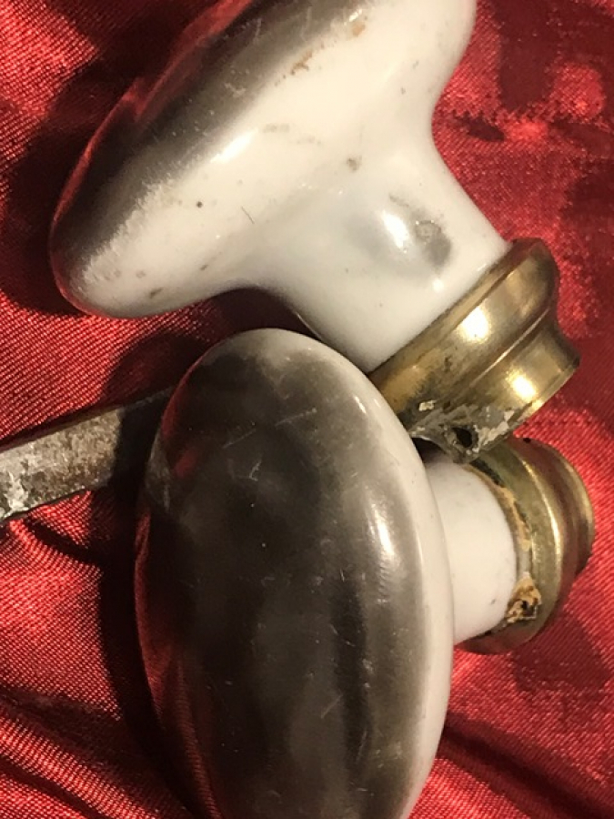 OSMANLI BEYAZ PORSELEN KARŞILIKLI TAKIM  KAPI TOKMAGI