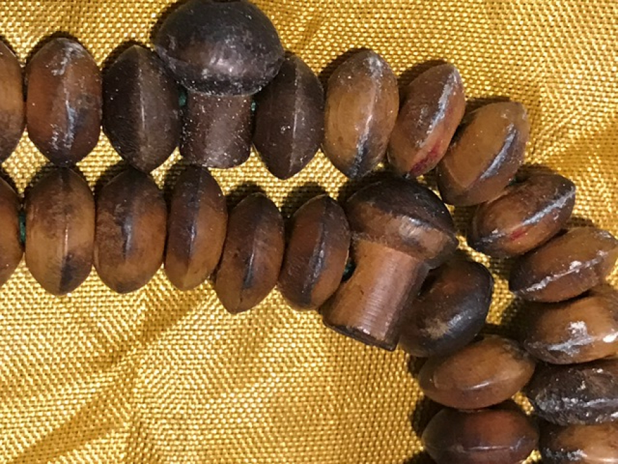 OSMANLI TEKKE İŞİ EL TORNASINDA CEKİLMİŞ 99 LÜK AHŞAP TARİKAT SIRALI DURAKLI YEŞİL PÜSKÜLLÜ TESBİH