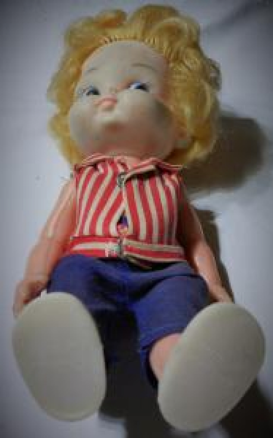 1960 ELBİSELİ OYUNCAK BEBEK KOLLAR AYAKLAR HAREKETLİ HONG KONG ÜRETİMİ