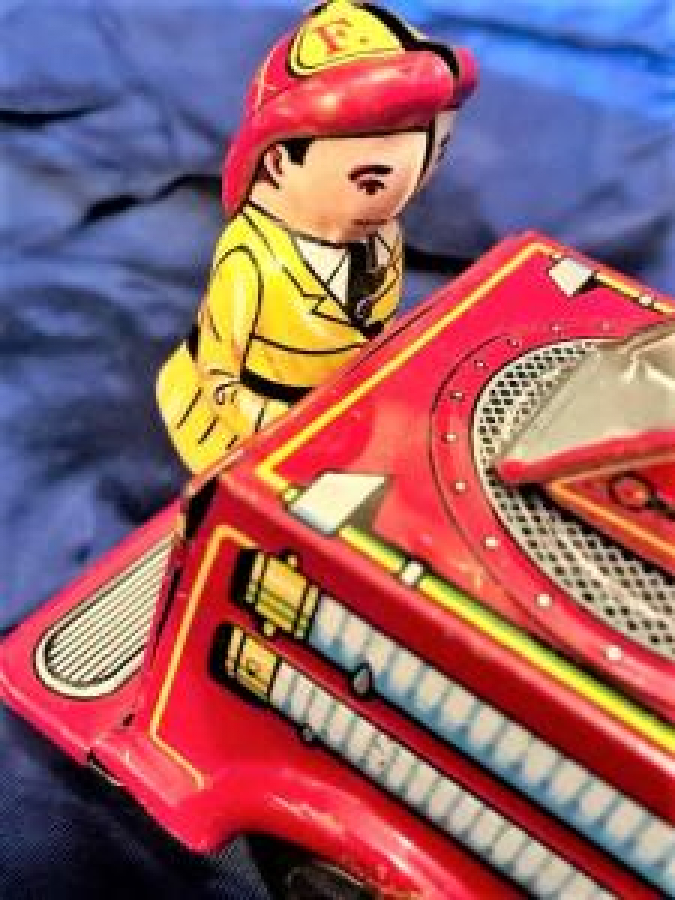 İTFAİYE TENEKE MEKANİK MERDİVENLİ OYUNCAK KAMYON