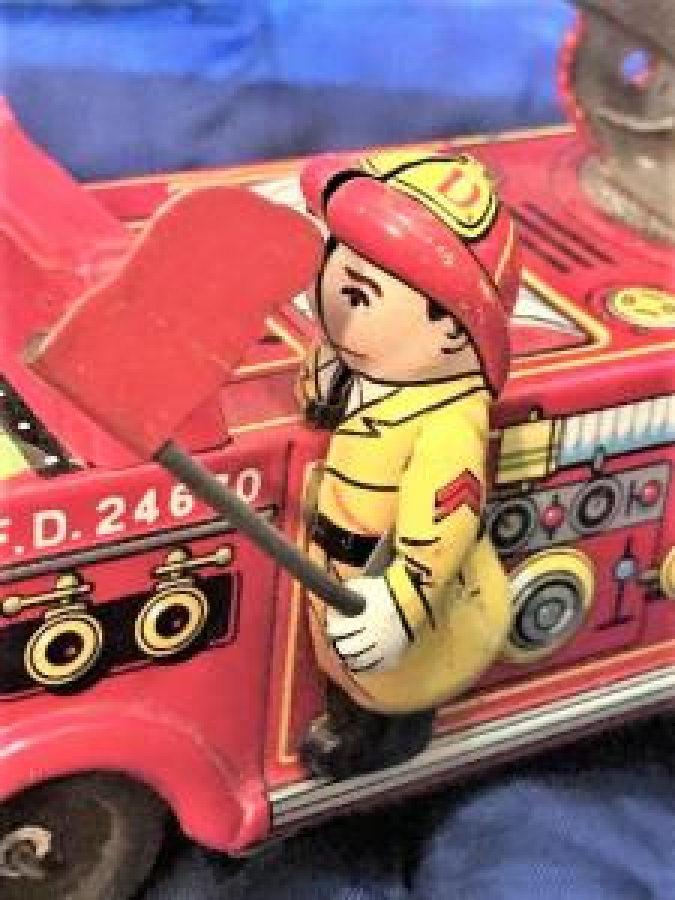 İTFAİYE TENEKE MEKANİK MERDİVENLİ OYUNCAK KAMYON