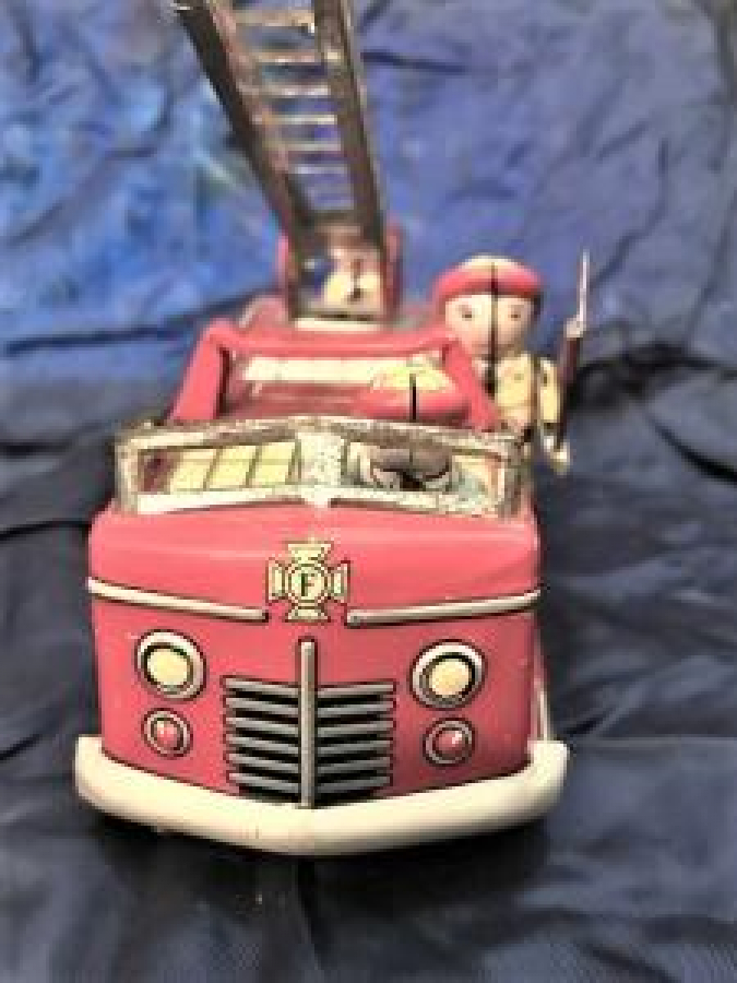 İTFAİYE TENEKE MEKANİK MERDİVENLİ OYUNCAK KAMYON