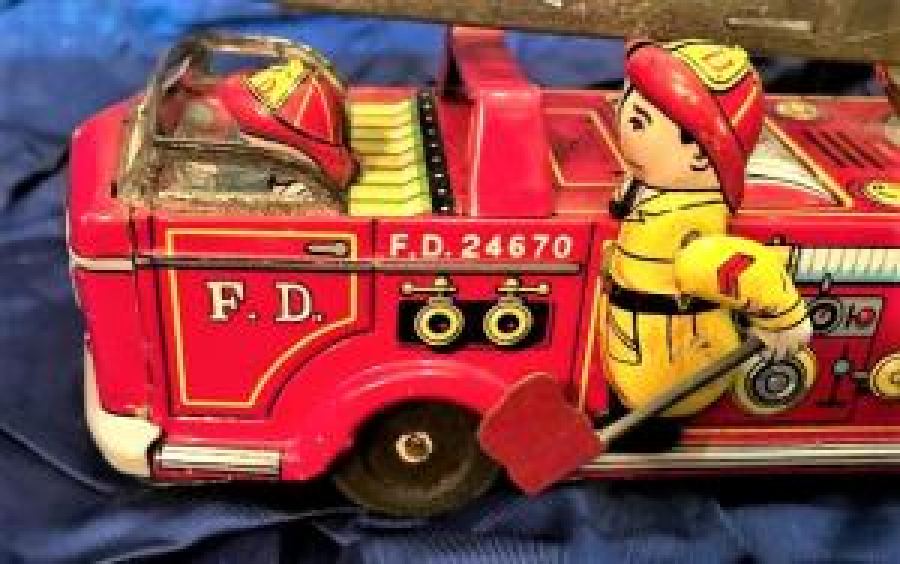 İTFAİYE TENEKE MEKANİK MERDİVENLİ OYUNCAK KAMYON
