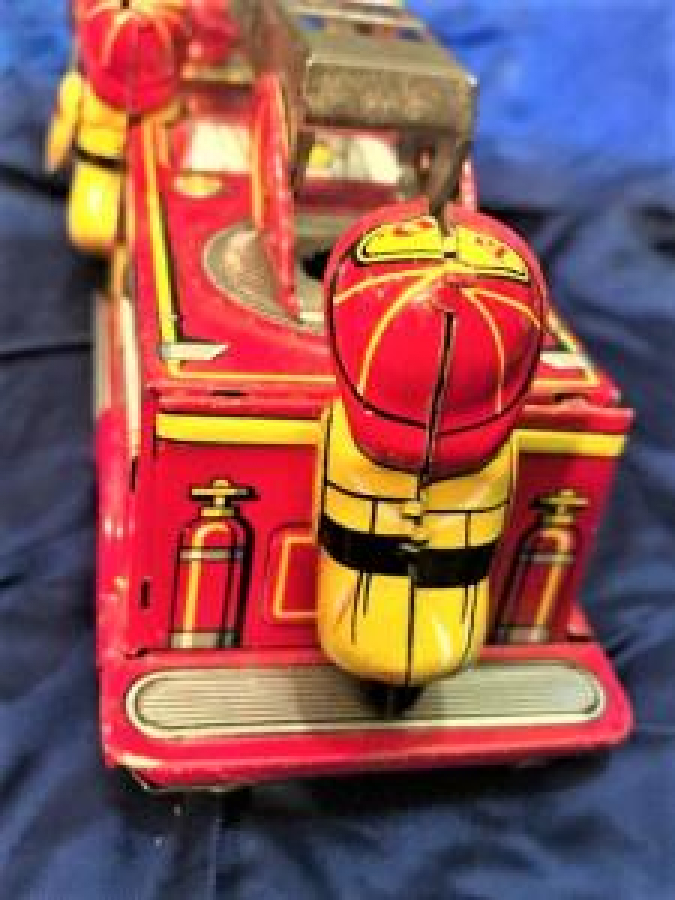 İTFAİYE TENEKE MEKANİK MERDİVENLİ OYUNCAK KAMYON