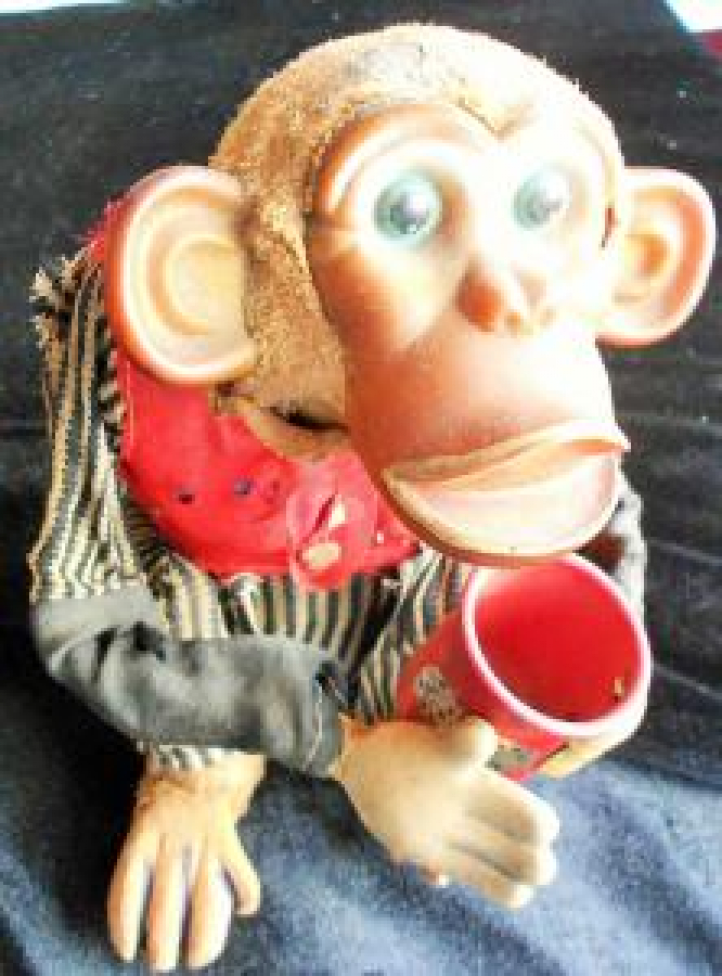 OYUNCAK ELİNDE BARDAKLA PARA DİLENEN MAYMUN 1960 YILLAR 