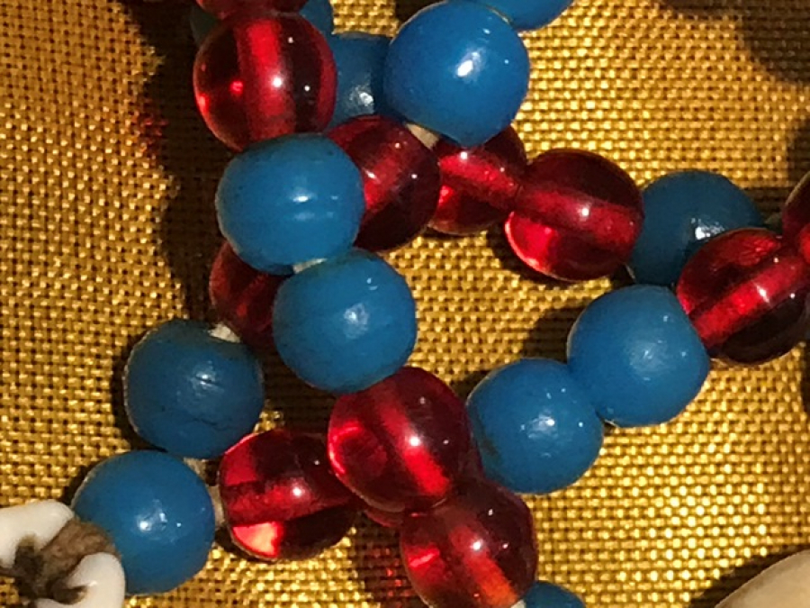 COK ESKİ ŞAMAN KOLYE ÜZERİNDE BİR ÇOK TILSIMLARI  BULUNAN ELDE YAPILMA ÜZERİ İŞLEME BONCUKLU KOLYE