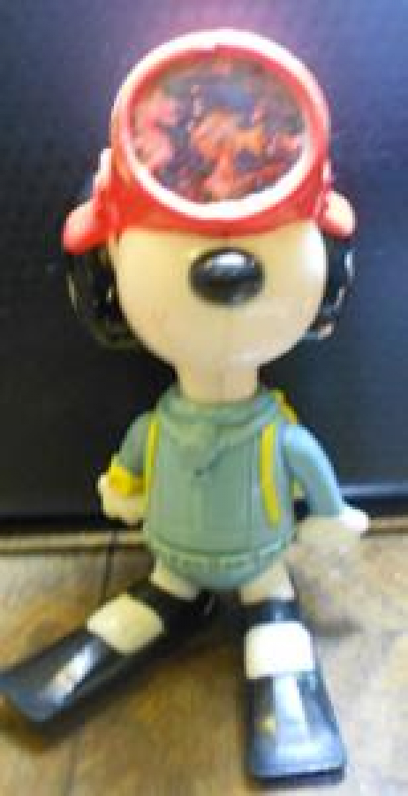 SNOOPY 3 PARÇAYA BÖLÜNEN PLASTİK OYUNCAK KÖPEK 