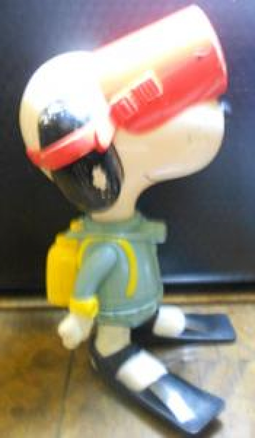 SNOOPY 3 PARÇAYA BÖLÜNEN PLASTİK OYUNCAK KÖPEK 