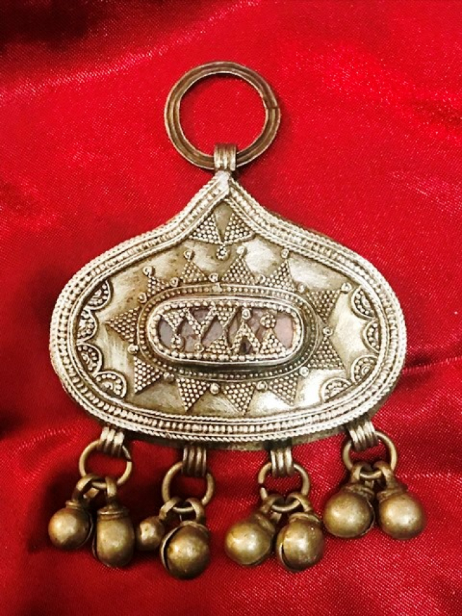 TAŞLI  4 SALLAMALI  8 TOPLU  EL YAPIM KOLYE 