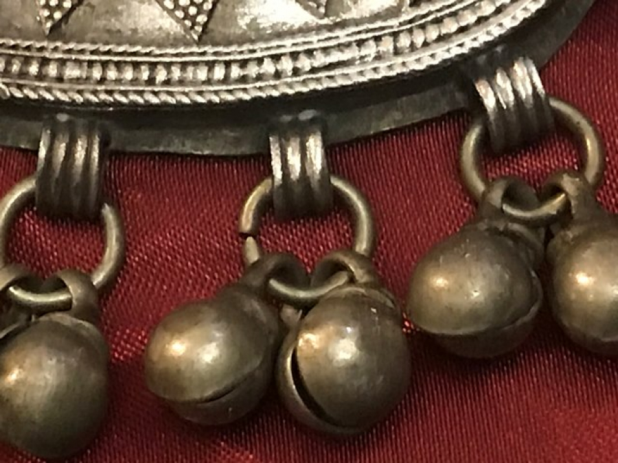 TAŞLI  4 SALLAMALI  8 TOPLU  EL YAPIM KOLYE 