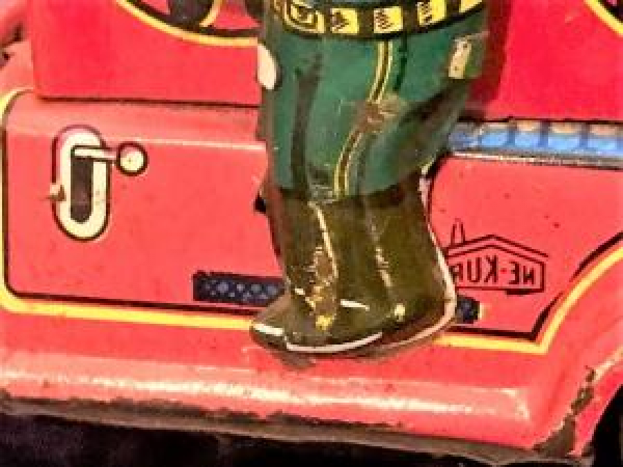 TENEKE NEKUR İTFAİYE ÇAKMAK TAŞLI MODELİ ACILAN MERDİVENLİ OYUNCAK ARABA 