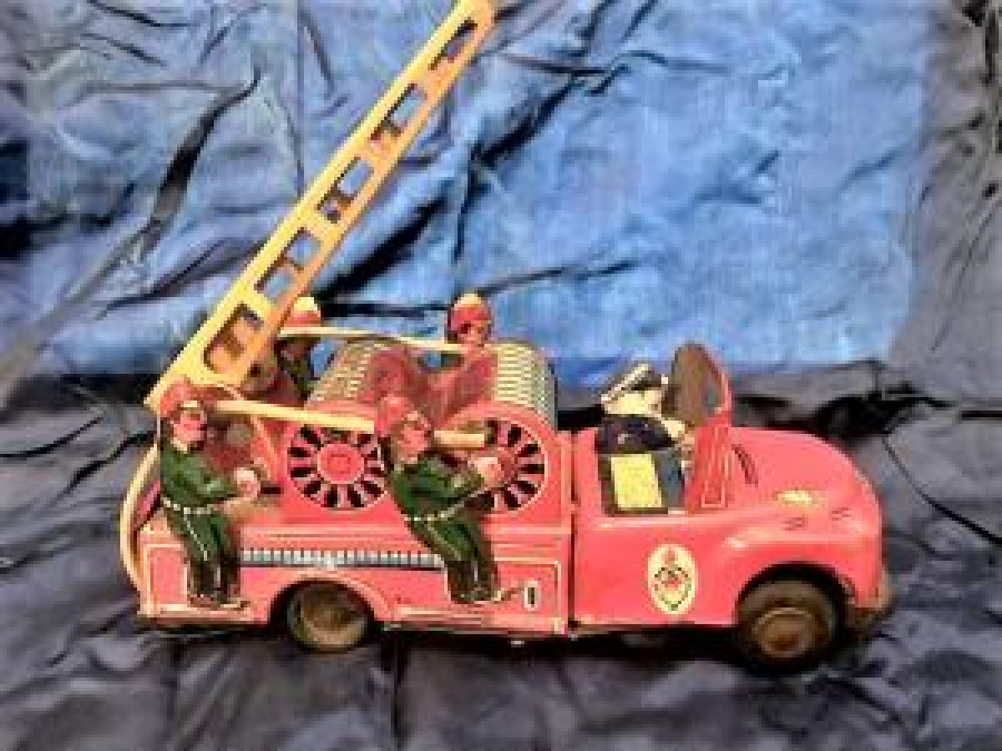 TENEKE NEKUR İTFAİYE ÇAKMAK TAŞLI MODELİ ACILAN MERDİVENLİ OYUNCAK ARABA 