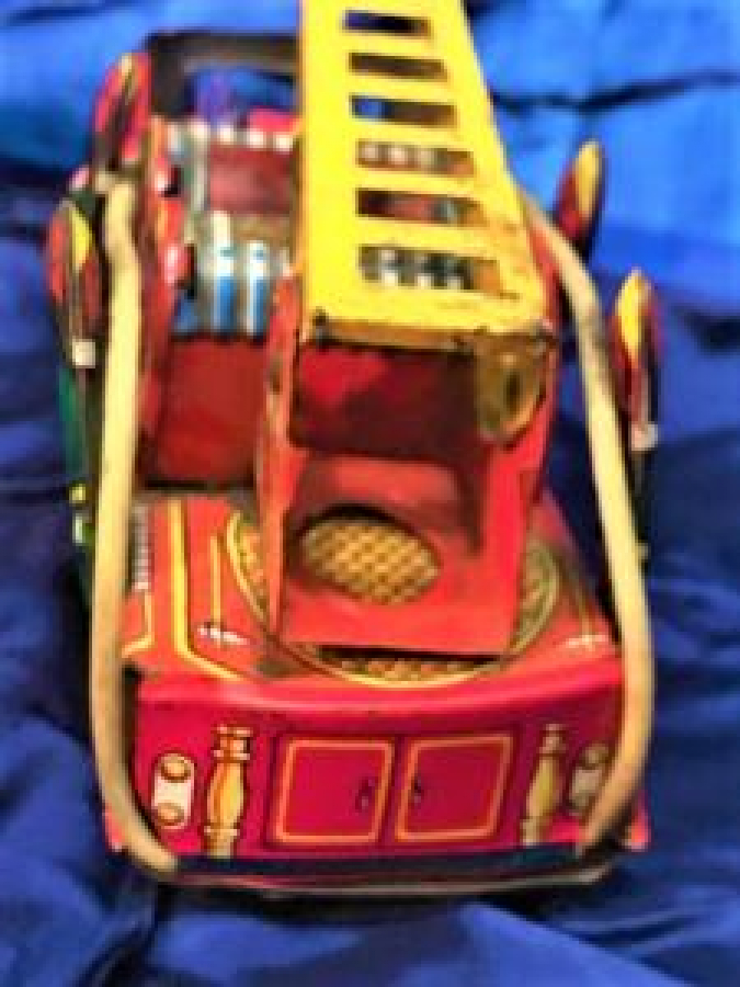 TENEKE NEKUR İTFAİYE ÇAKMAK TAŞLI MODELİ ACILAN MERDİVENLİ OYUNCAK ARABA 