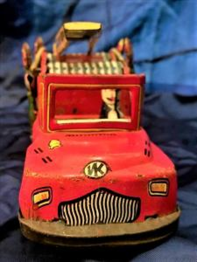 TENEKE NEKUR İTFAİYE ÇAKMAK TAŞLI MODELİ ACILAN MERDİVENLİ OYUNCAK ARABA 