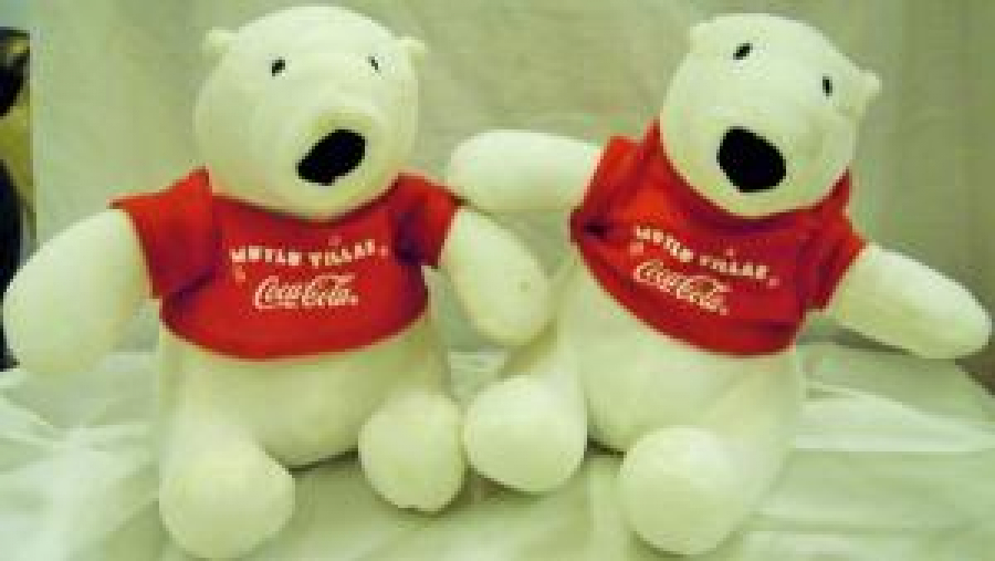 YENİ YIL İÇİN YAPILMIŞ COCA COLA PELUŞ AYI 2 ADET MUTLU YILLAR 