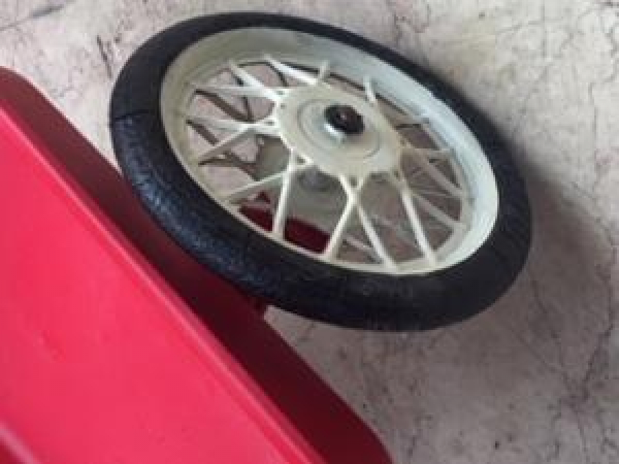 thumbSEPETLİ 3 TEKERLEKLİ METAL AMERİKAN USA ÇOCUK BİSİKLET KIRMIZI KREM RENKLERDE