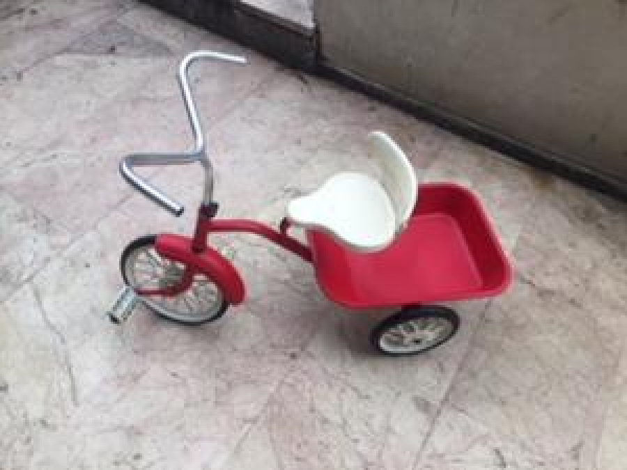 thumbSEPETLİ 3 TEKERLEKLİ METAL AMERİKAN USA ÇOCUK BİSİKLET KIRMIZI KREM RENKLERDE