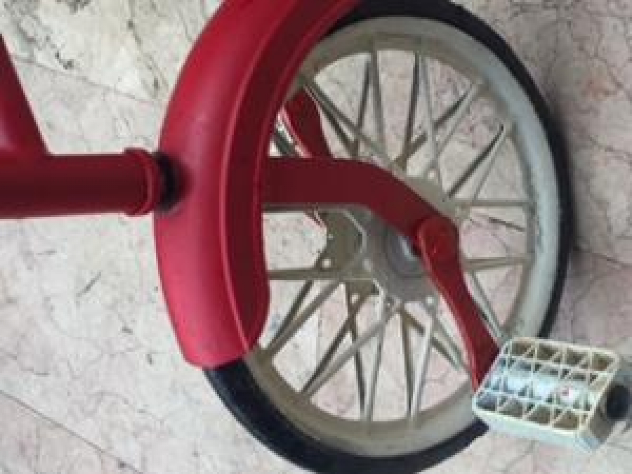 thumbSEPETLİ 3 TEKERLEKLİ METAL AMERİKAN USA ÇOCUK BİSİKLET KIRMIZI KREM RENKLERDE