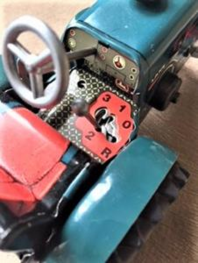 TENEKE KURMALI ŞANZIMANLI  3 İLERİ 1 GERİ VİTESLİ LANZ RULLDOG 40 YEŞİL RENKDE METAL TRAKTÖR