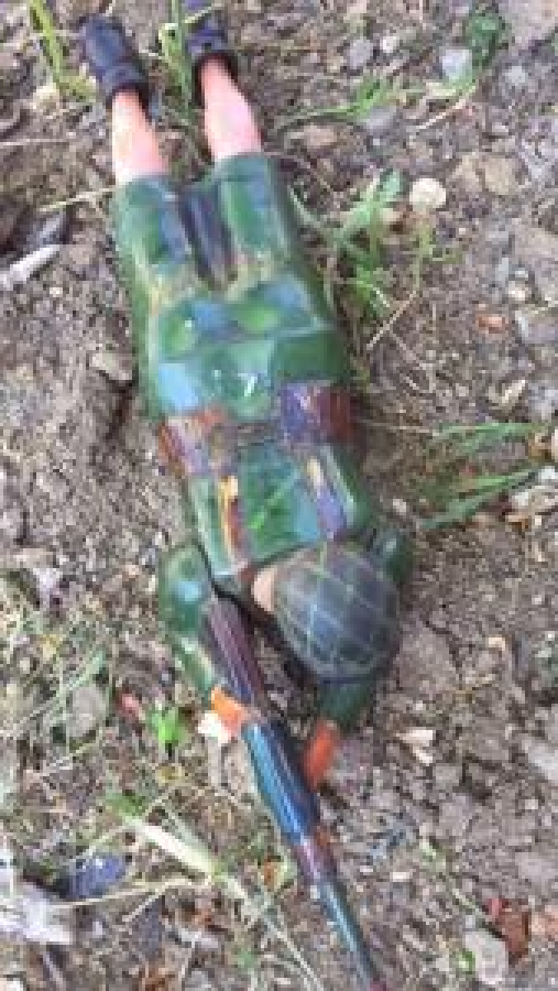 TENEKE YERDE SÜRÜNEN ATEŞ EDEN HAREKETLİ ASKER OYUNCAK 