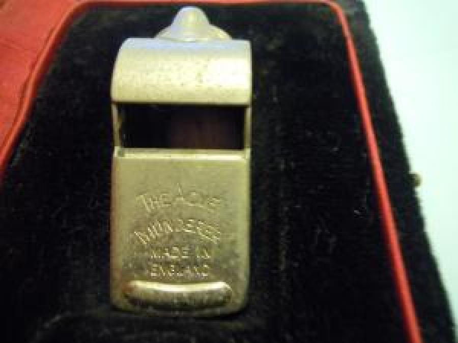 THE AMCE THUNDERER MADE İN ENGLAND DÜDÜK SAMATYADA EMEKLİ OLAN GECE BEKÇİSİ İLHAN AK ' A VERİLMİŞ 