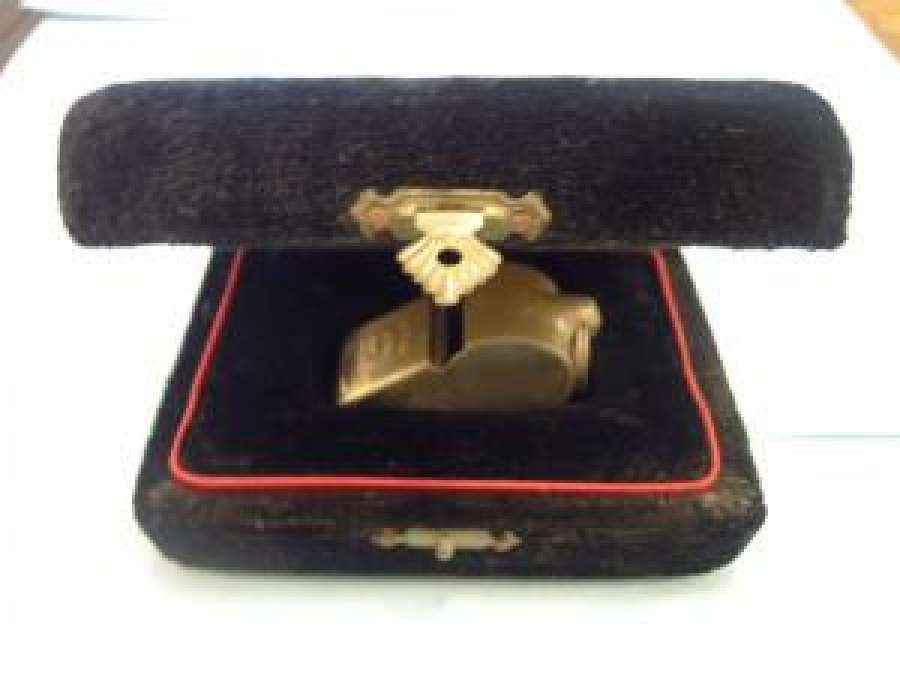 THE AMCE THUNDERER MADE İN ENGLAND DÜDÜK SAMATYADA EMEKLİ OLAN GECE BEKÇİSİ İLHAN AK ' A VERİLMİŞ 