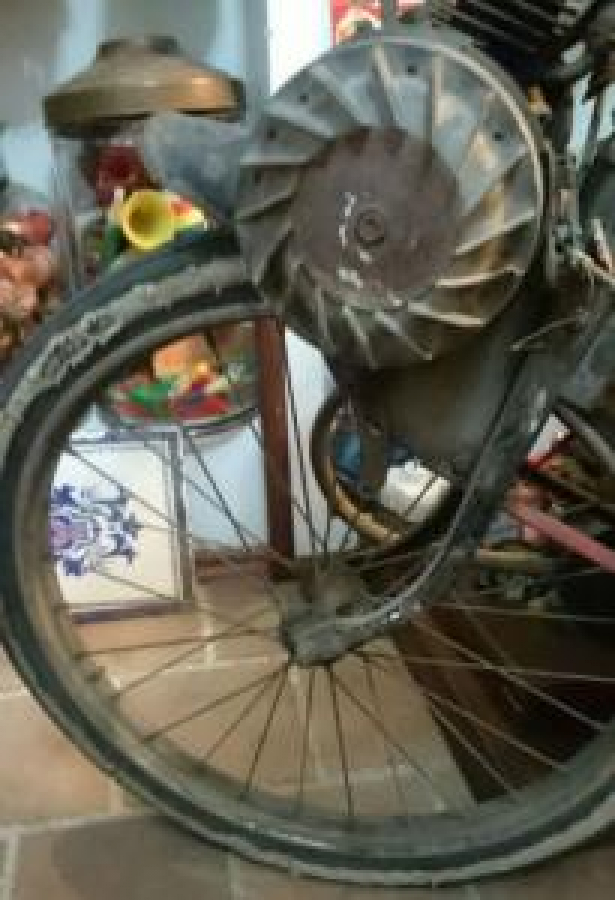 VELOSOLEX MOTORSİKLET 1960 MODEL FRANSIZ MALI MOTOR HACMİ 49 CC 