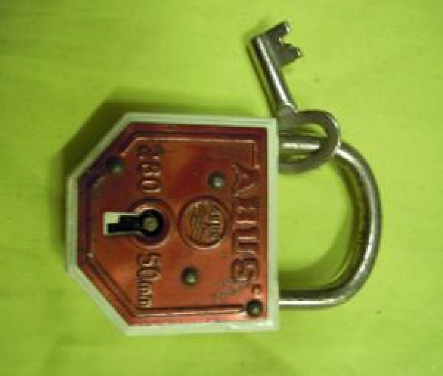 ABUS 280 50 MM ASMA KİLİT ANAHTARI ÜZERİNDE 