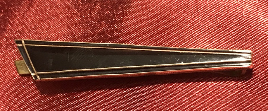 1960 ALTIN VE ERZURUM OLTU TAŞLI EL İŞCİLİKLİ KENDİ KUTUSUNDA CİFT MANŞET  KOL DÜGME KRAVAT İGNESİ TAKIM  M.B İNSİYALLİ