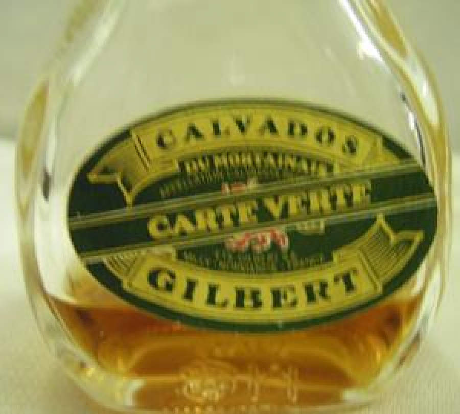 MİNYATÜR İÇKİ ŞİŞESİ KOLEKSİYON CALVADOS CARTE VERTE GILBERT J.B. STURM MARKENIMPORT RÜDESHEİM FRANZOSISCHES ERZEUGNIS 40% VOL. 0,041 
