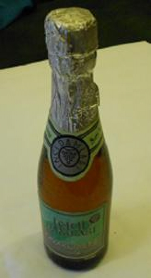 SUNİ KÖPÜREN ŞARAP İNÇİ DAMLASI KAVAKLIDERE ŞARAP ITD. STİ ANKARA KURULUŞU 1929 KOLEKSİYON UFAK MİYATÜR ŞİŞE