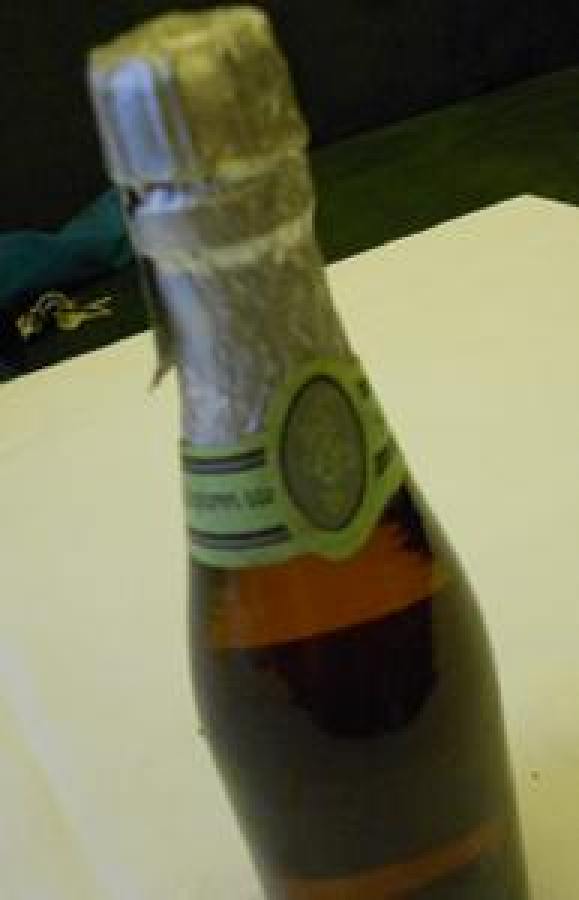 SUNİ KÖPÜREN ŞARAP İNÇİ DAMLASI KAVAKLIDERE ŞARAP ITD. STİ ANKARA KURULUŞU 1929 KOLEKSİYON UFAK MİYATÜR ŞİŞE